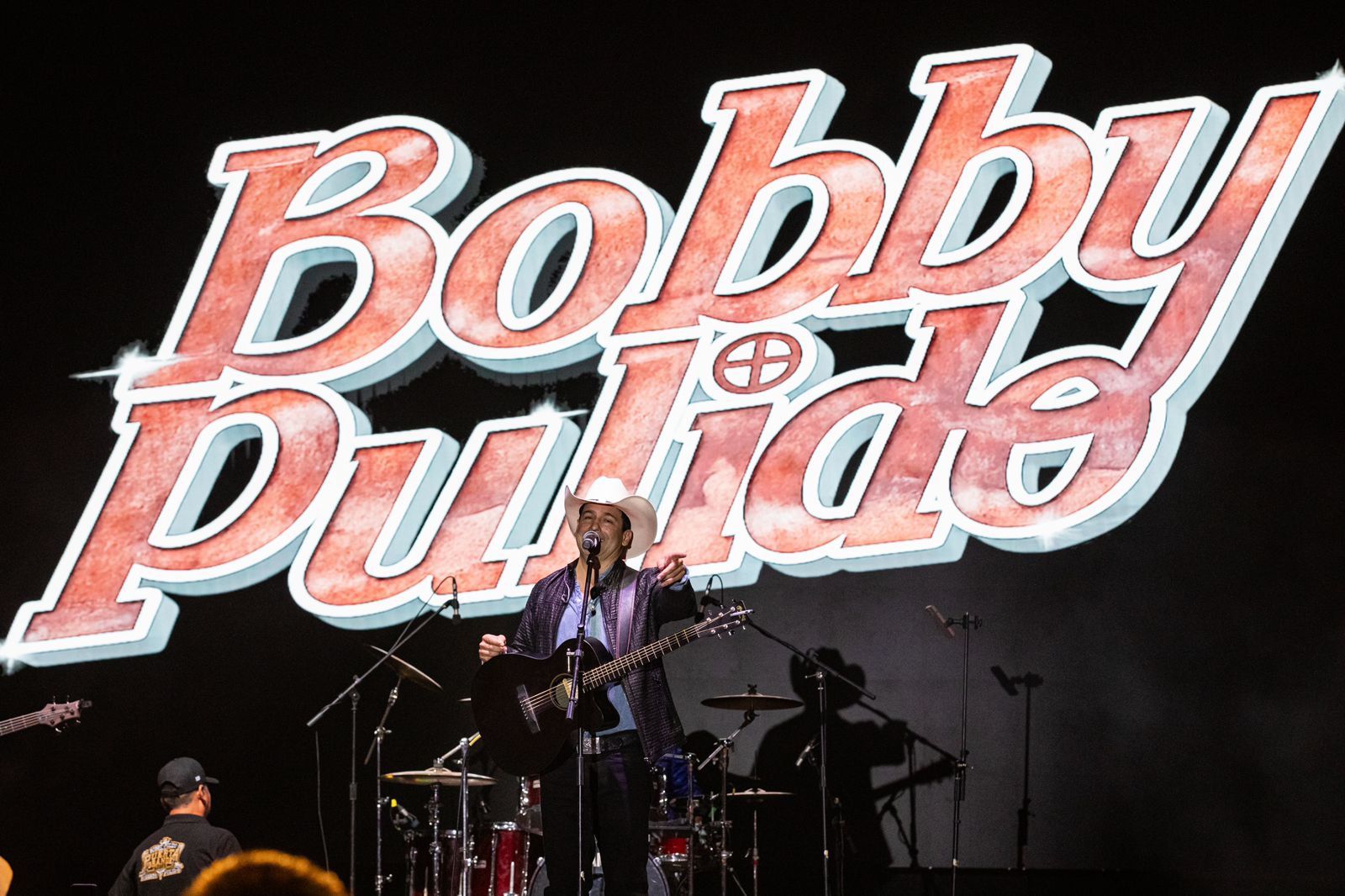 20 mil personas vibran con la presentación de Bobby Pulido en la Plaza 28 de Julio durante la Feria del Carmen 2025… ¡y viene Molotov!