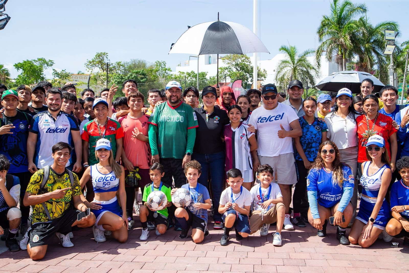 Estefanía Mercado convierte la Plaza 28 de Julio en un gran escenario deportivo; inaugura el torneo estatal de street soccer “De la Calle a la Cancha”