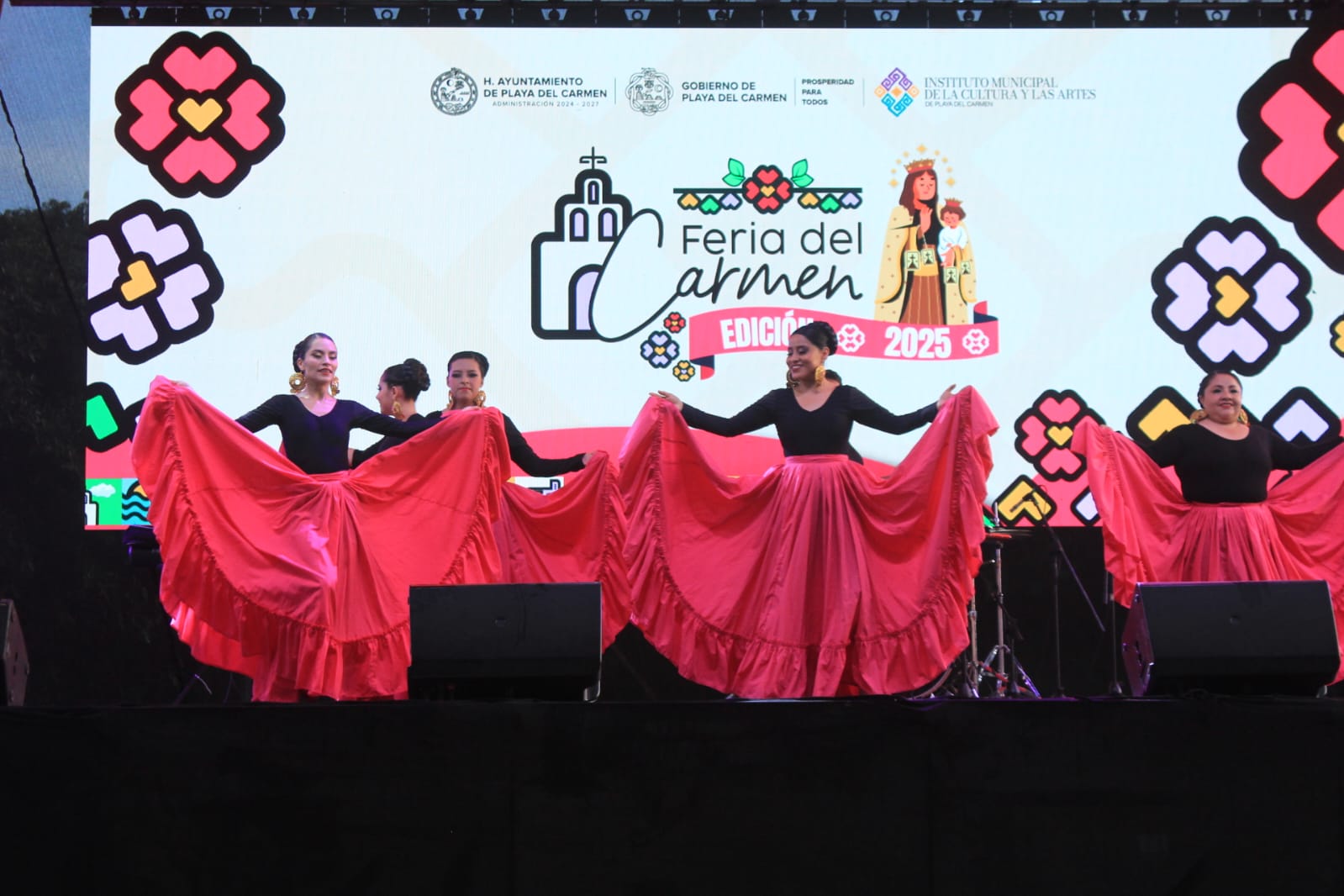 El Teatro del Pueblo y para el Pueblo se llena de colorido, talento y mucha alegría