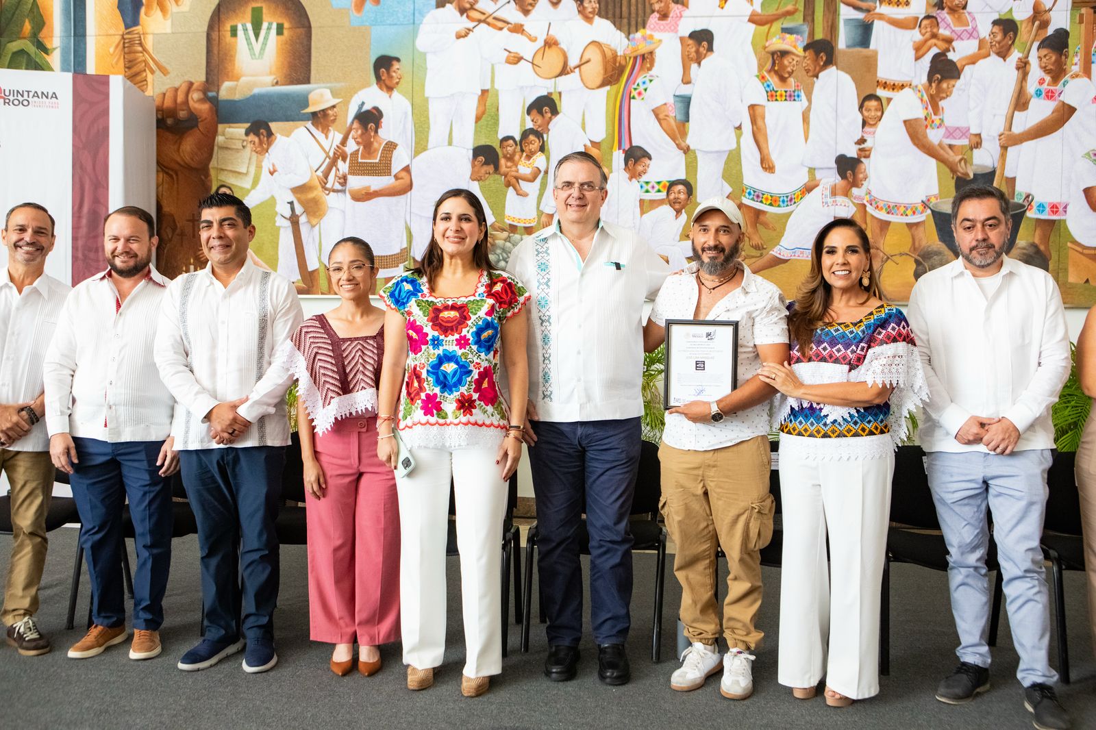 Artesanos y productores playenses reciben certificados Hecho en México