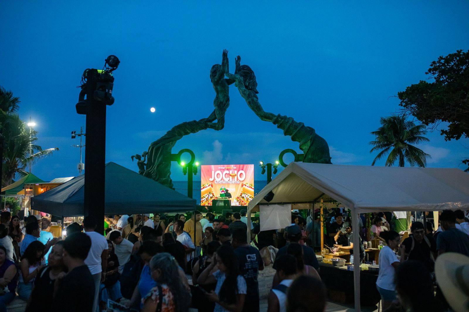 Exitoso inicio del Primer Festival del Jocho Chetumaleño en Playa del Carmen; miles de personas disfrutan del evento gastronómico
