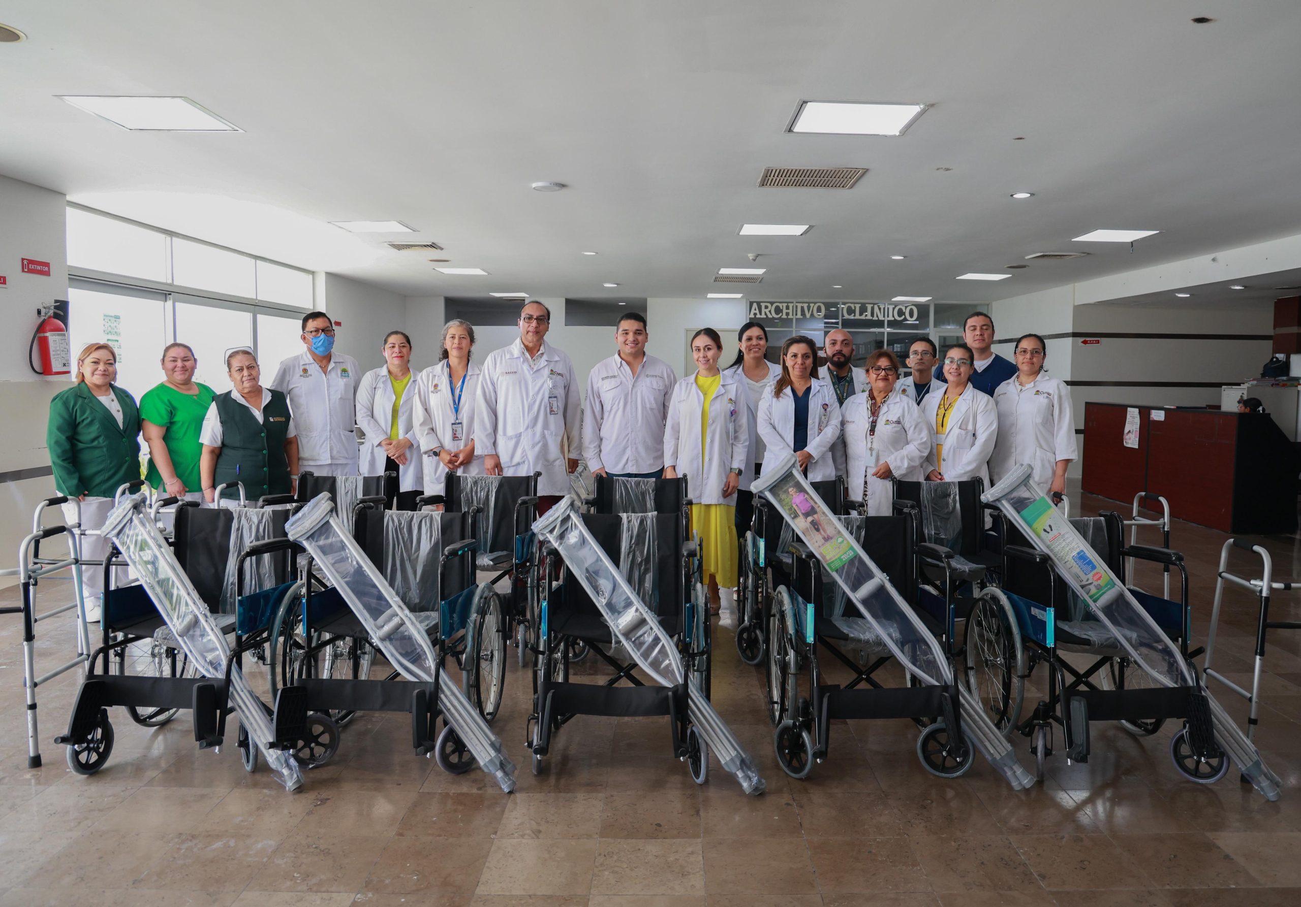 Dona DIF Playa del Carmen aparatos asistenciales al Hospital General del Bienestar