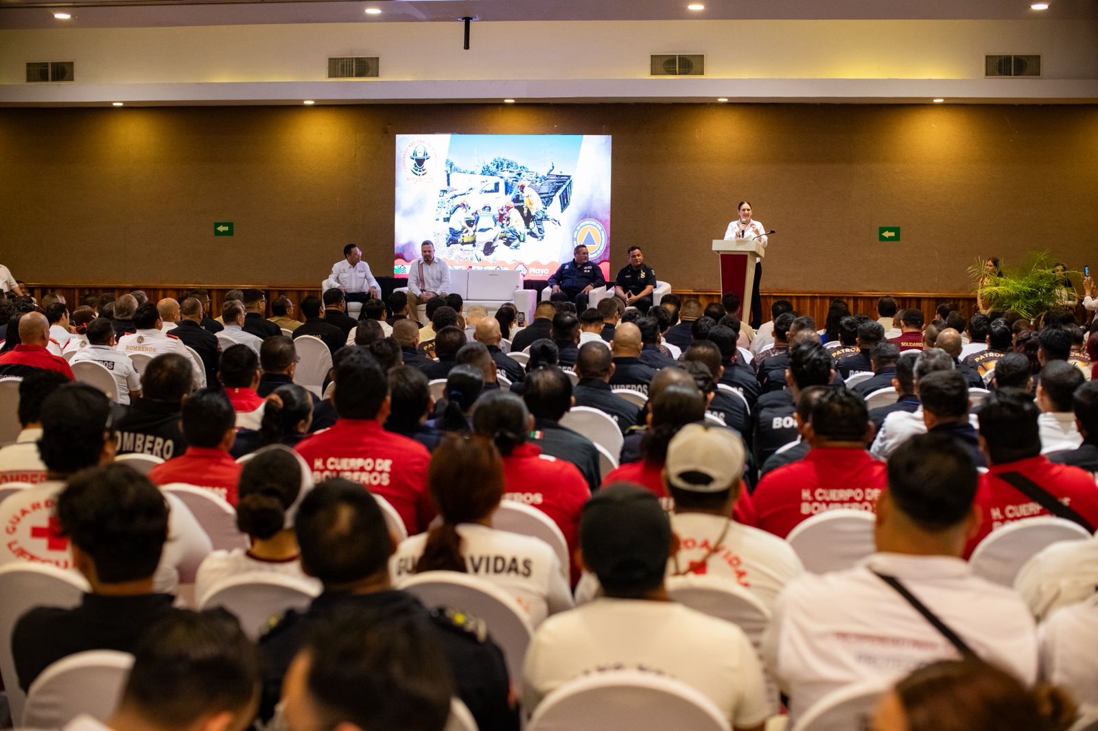 Inaugura Estefanía Mercado el Congreso Nacional de Bomberos, Playa del Carmen 2025