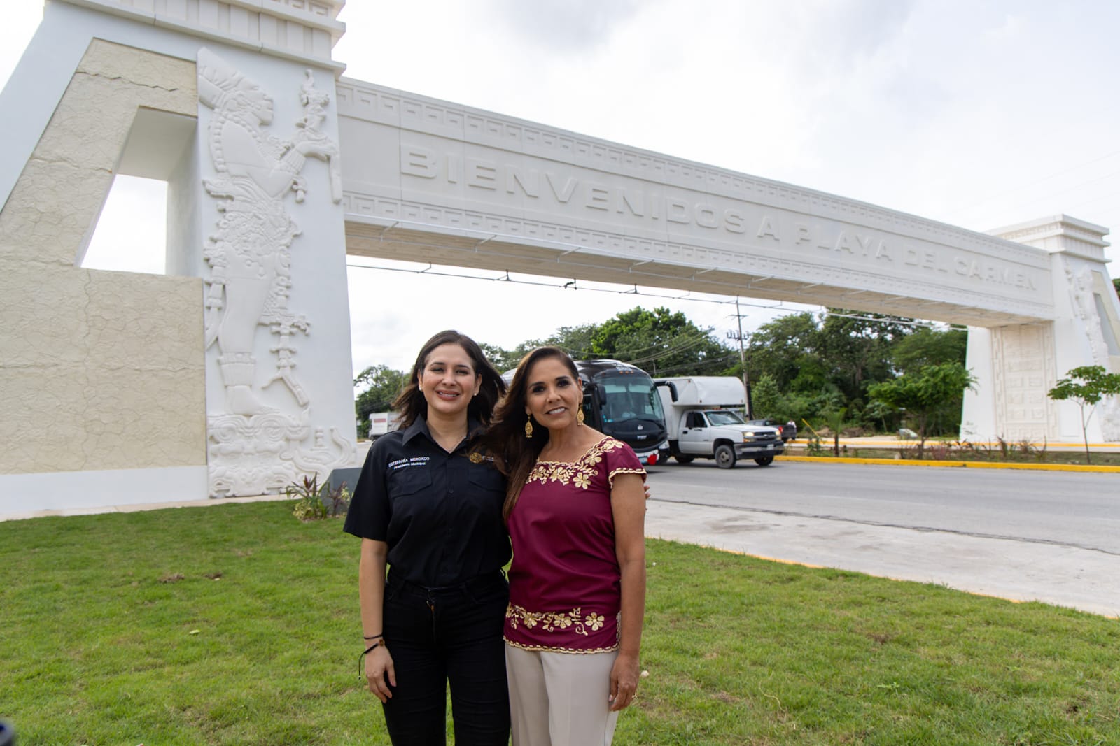 Mara Lezama y Estefanía Mercado inauguran el Arco de Acceso Norte de Playa del Carmen, equipado con alta tecnología en seguridad