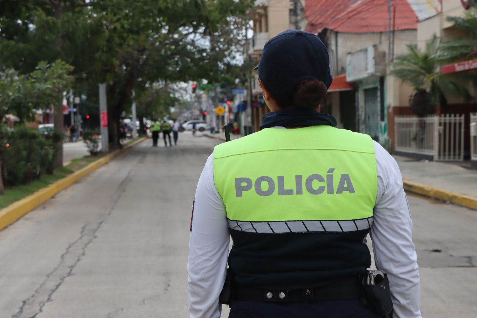 Ayuntamiento de Playa del Carmen atiende presencia de resina en vialidad de la avenida 30