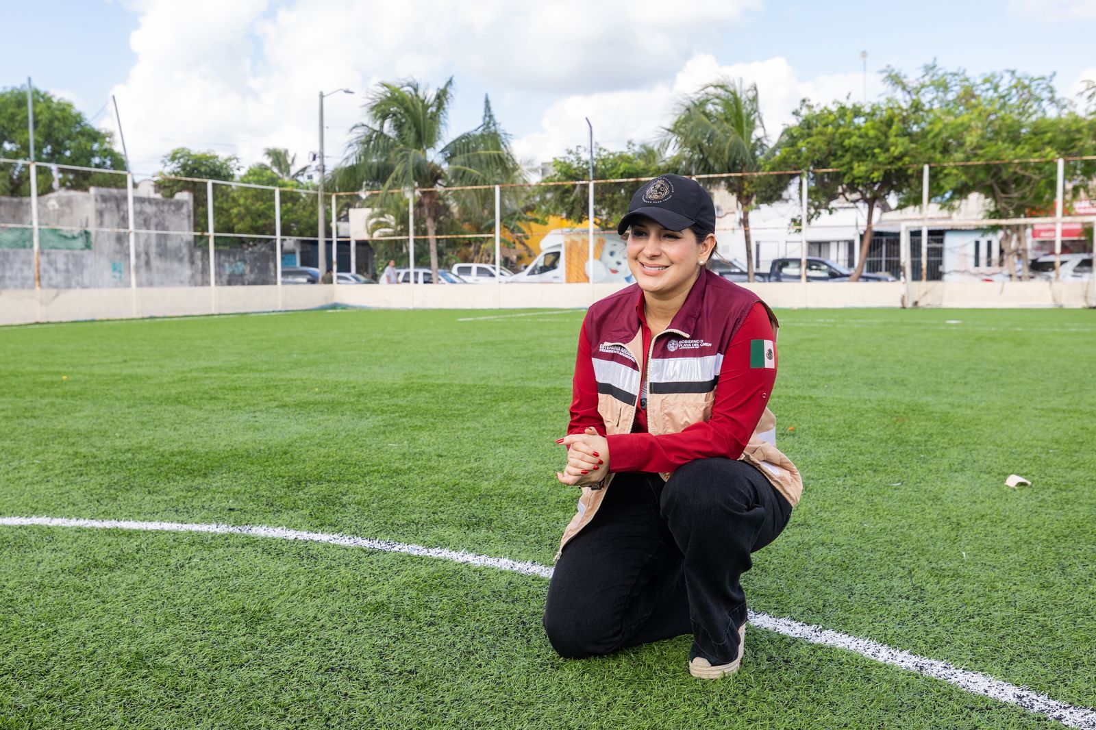 Estefanía Mercado impulsa rehabilitación histórica de canchas con pasto sintético en Playa del Carmen