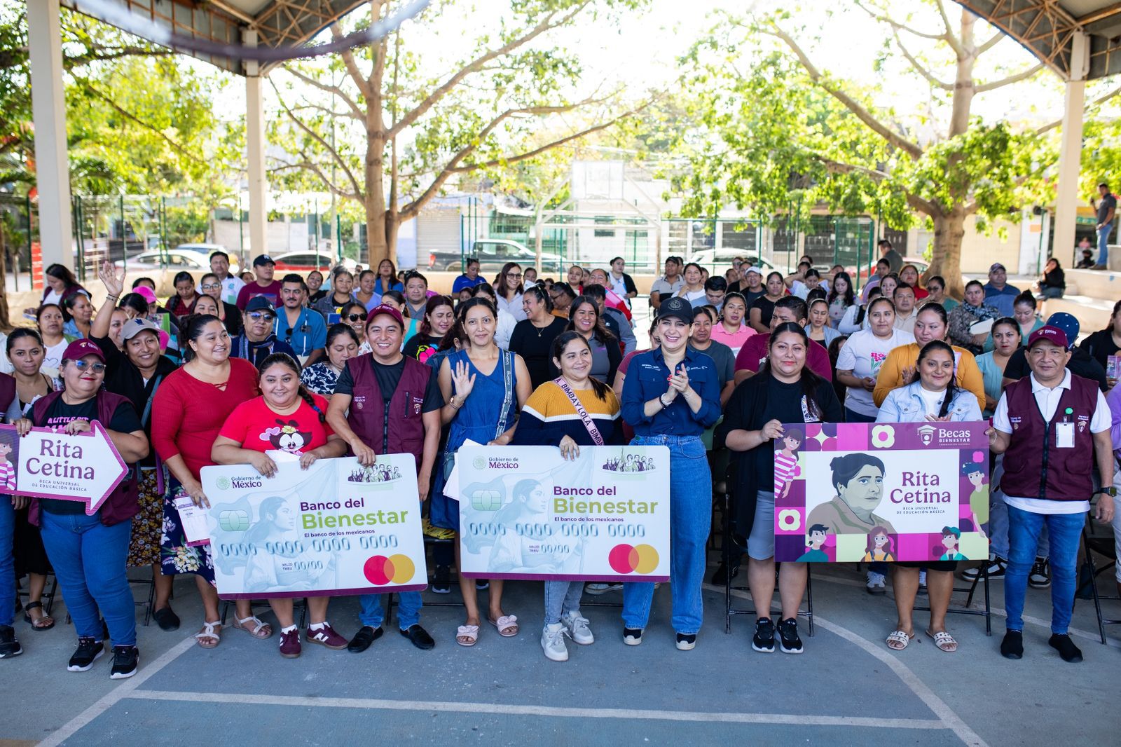 Acompaña Estefanía Mercado entrega de las becas “Rita Cetina” del Gobierno Federal