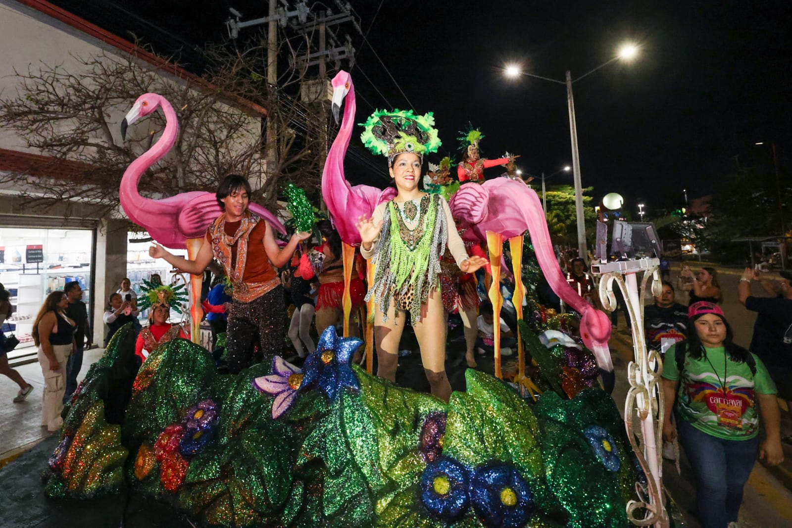 Playa del Carmen vibra con espectacular desfile de comparsas y carros alegóricos en el Carnaval 2026