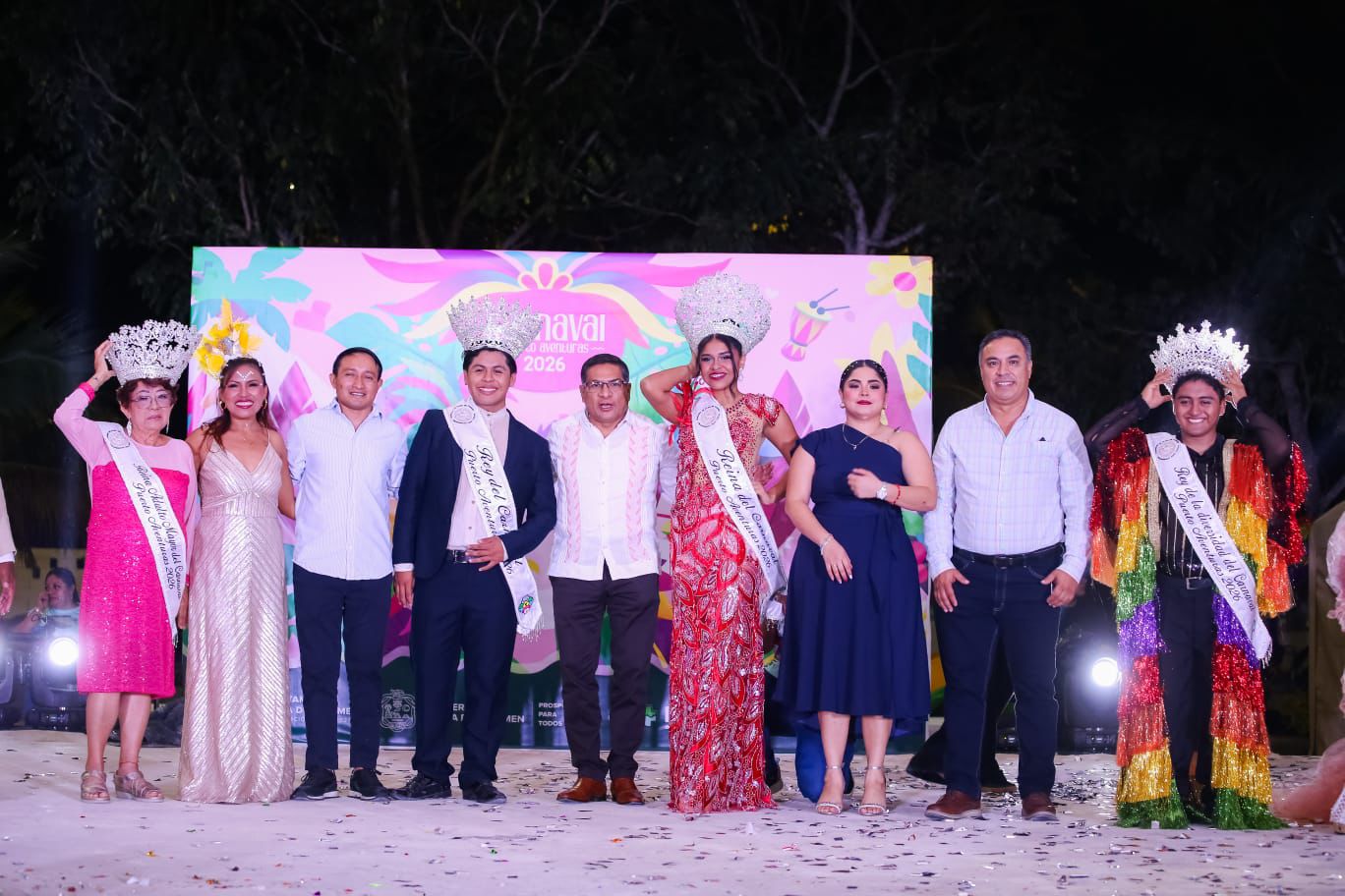 En un gran ambiente de fiesta arranca Carnaval de Puerto Aventuras 2026 con la coronación de los soberanos