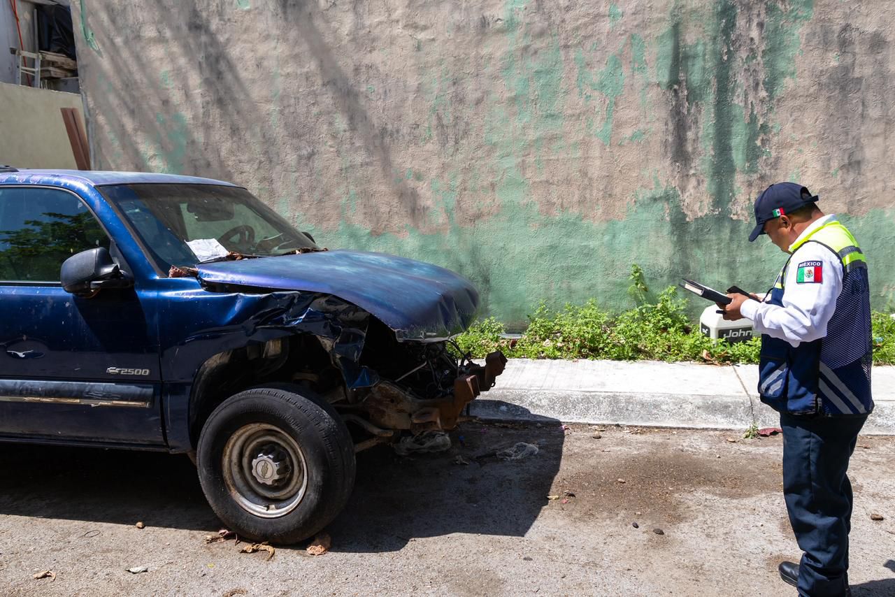 Gobierno de Estefanía Mercado pone orden en Playa del Carmen: más de 1,000 vehículos reportados como abandonados, ya no obstruyen la vía pública