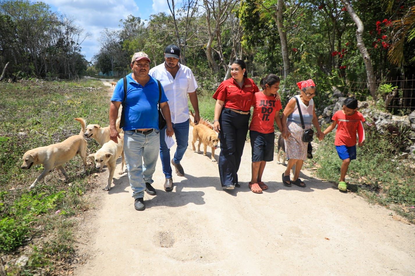 Gobierno de Estefanía Mercado fortalece vínculo con productores de Santa Cecilia