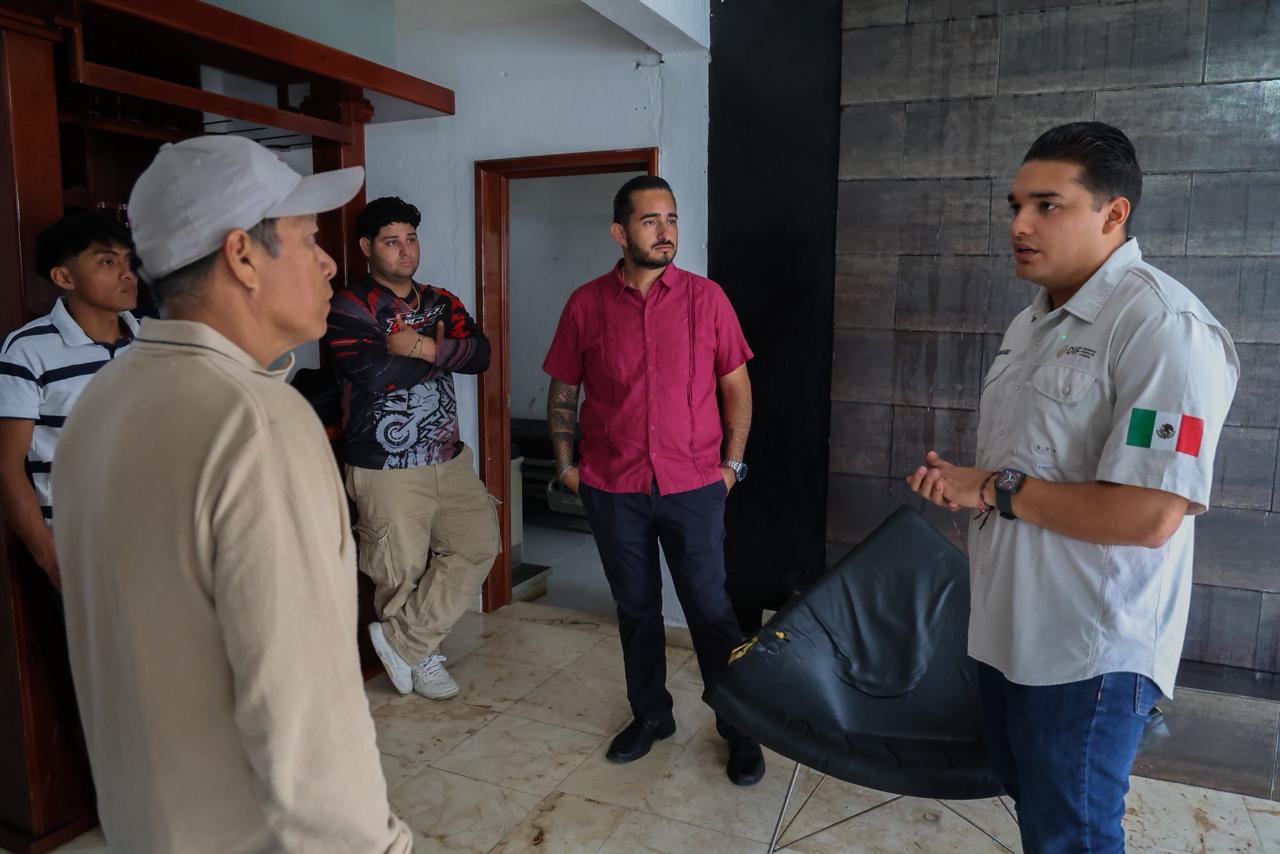 Refuerza Eduardo Asencio apoyo social con entrega de colchones a centro de rehabilitación en Playa del Carmen