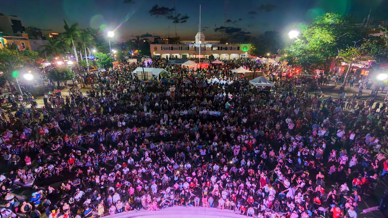 La Plaza 28 de Julio se llena de alegría y colorido con más de 9 mil asistentes en la celebración del Día de la Niña y el Niño en Playa del Carmen